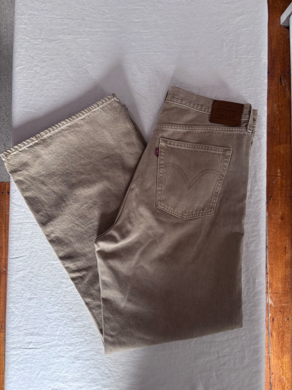 Women’s Levi’s Travertine Tan Ribcage Wide Leg Jeans Size 32